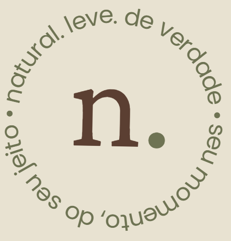 Selo oficial do NOCCA: Natural. Leve. De verdade. Seu momento, do seu jeito.